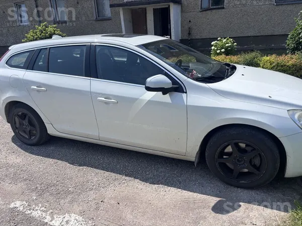 Volvo Pārdodu Volvo V60. 2.4 5 cilindru dīzelis. 158kw (