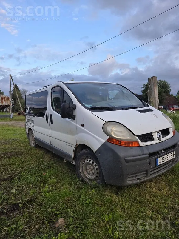 Renault Pārdodu ejošu, labi padzivojušu darba busiņu. Sīkā