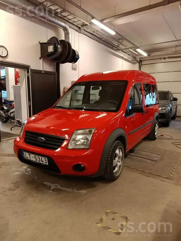 Ford Pārdodu labu Ford Tourneo Connect. Motors regulāri