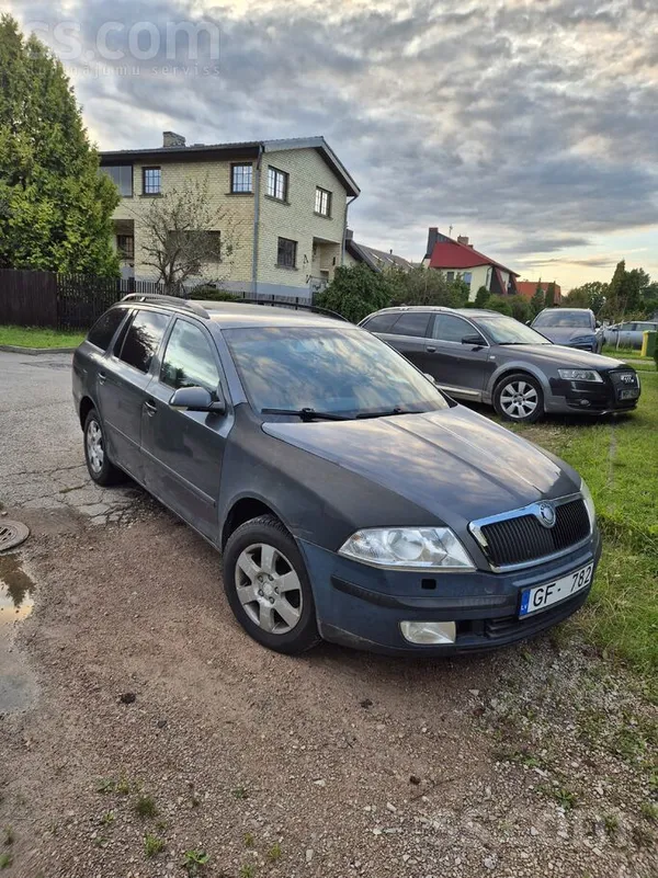 Skoda Tirgoju ejošu auto kurš nekad nav pievīlis. Ceļa n