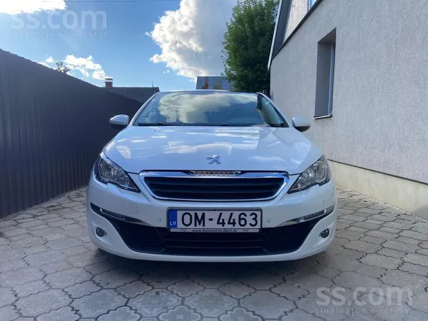 Peugeot Продается авто Peugeot 308 1.2 бензин 81kW. В хоро