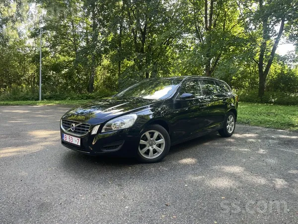 Volvo Volvo V60 2.0 D4 120 kw 5 cilindru motors -Summum 
