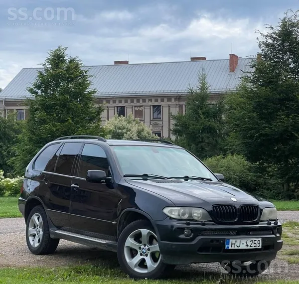 BMW Pārdodu bmw x5 , motors strādā labi , eļļu need . 