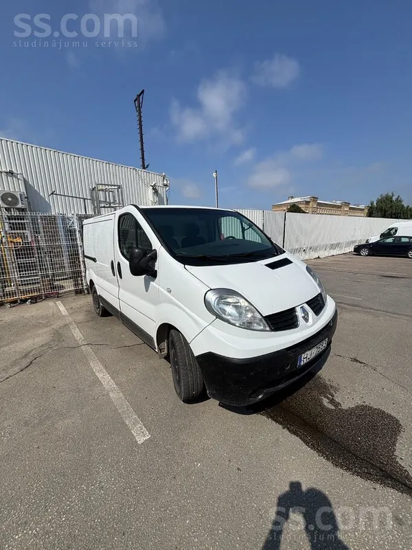 Renault Pārdodu uzticamu un praktisku Renault Trafic darba