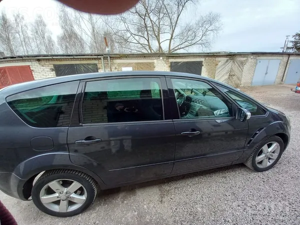 Ford Pārdodu ietilpīgu 7vietīgu ģimenes auto labā tehni