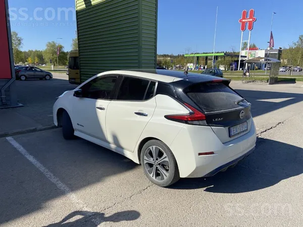 Nissan Tekna pilnajā komplektācijā ar visām ekstrām, tai 