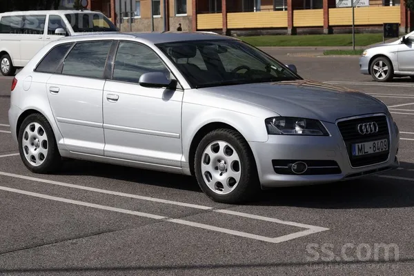 Audi Audi A3 4 durvju 1.6l benzīns ar 5 pakāpju manuālo
