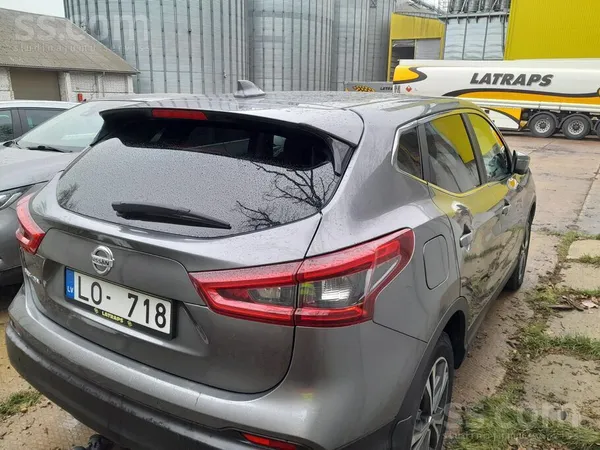Uzņēmums pārdod vieglo automašīnu Nissan Qahqai. Auto jauns iegādāts Latvijā