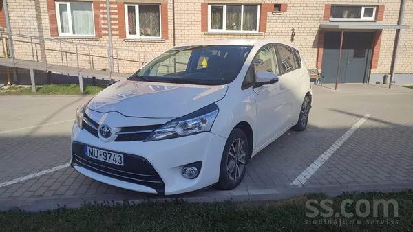 Toyota Pārdodu savu uzticamo ceļa biedreni, kurā gan brau