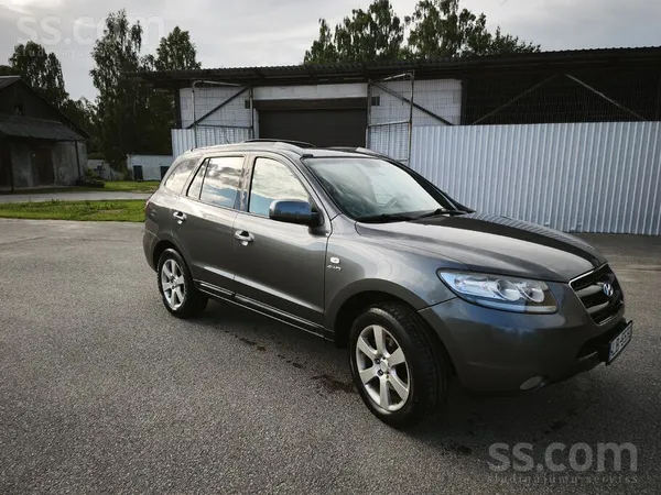 Hyundai Kopts ģimenes auto. Ļoti ietilpīgs bagāžnieks. Sal