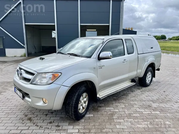 Toyota Pārdodu Hilux
