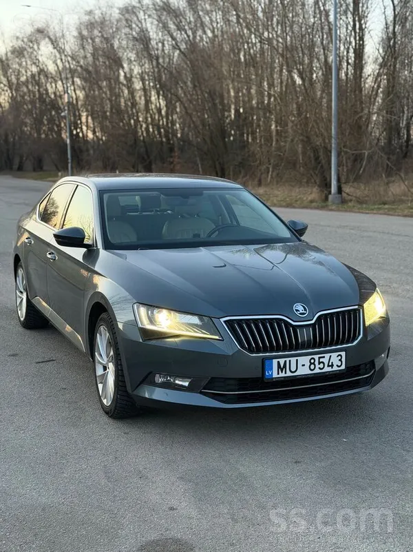 Skoda Pārdod 2015. gada Škoda Superb ar 1, 8 Tsi benzīna