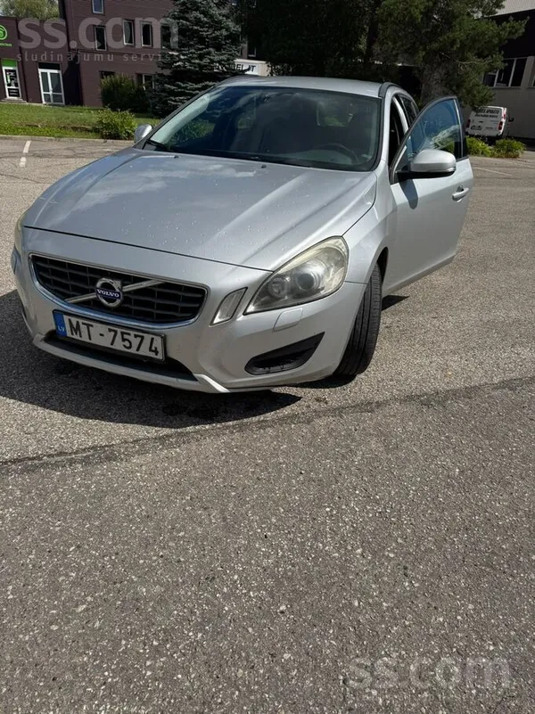 Pārdodu koptu un uzticamu Volvo V60 D3, 2011. gada, dīzelis. 

Ekonomisks