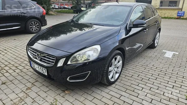 Volvo V60 D3 (5 cilindri) ekonomisks, pietiekoši spēcīgs auto. Regulāri kopt
