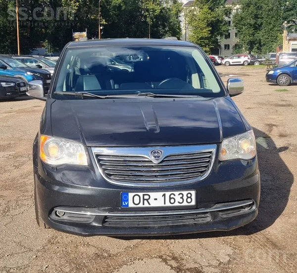 Lancia Skaists auto tiko ievests. Lancia Voyager 2.8 dīze