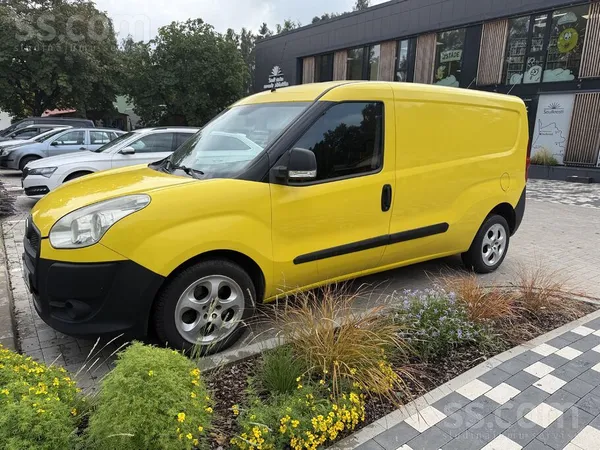 Fiat Fiat Doblo Maxi ar garo bāzi. Ekonomisks un ietilp