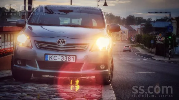Toyota Sveiciens. Benzīns/gāze. , 7 vietas. Looti lēti pā
