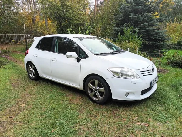 Toyota Pārdot Toyota Auris 2.0 D4D. Atrumkarba manual 6-a