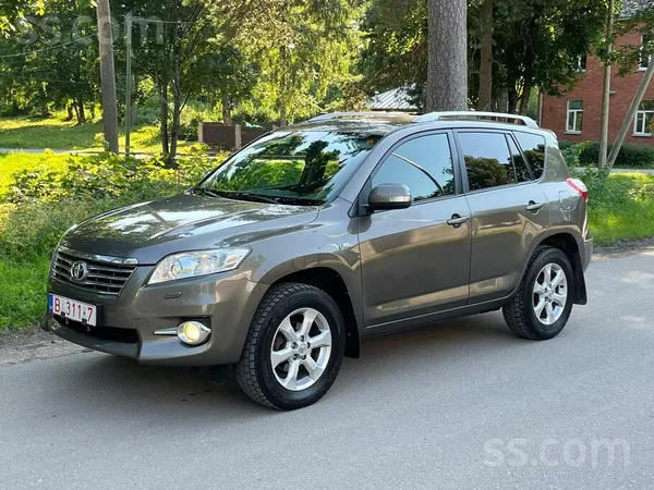 Toyota Rav4, 2.2 dīzelis, automātiskā ātrumkārba, 2 atslēgas, bagātīgā kompl