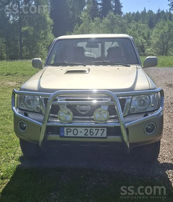 Nissan Labs auto lauku ceļiem pavasarī, ziemā, rudenī
