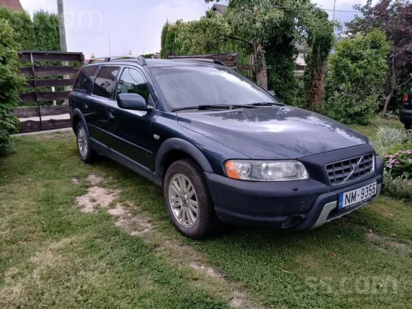 Volvo Xc70 ar 136kW, manuālo kārbu, 4x4 strādā. Ir pieka