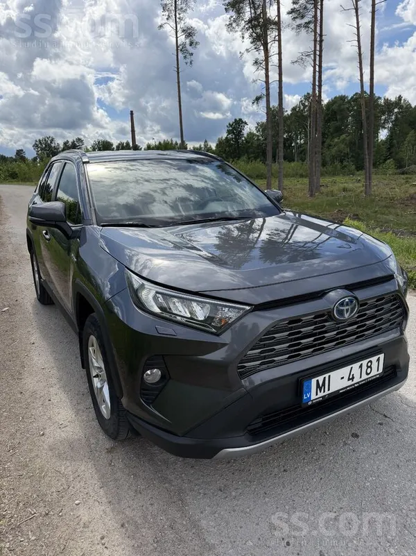 Toyota Izcils auto (plašs, dinamisks), izcilā stāvoklī (u