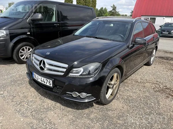 Mercedes Pārdod līzinga atņemtu transportlīdzekli. 