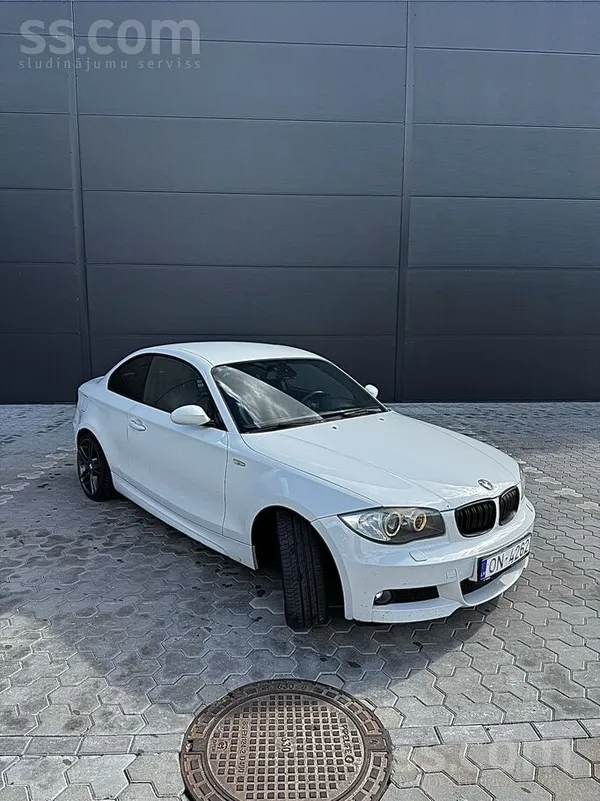 BMW Pārdodu pirmās sērijas kupeju, čipota, ekonomiska.