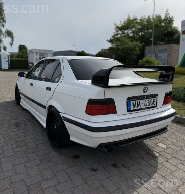 BMW BMW e36, sedans, 2.0i m52 dzinējs. 