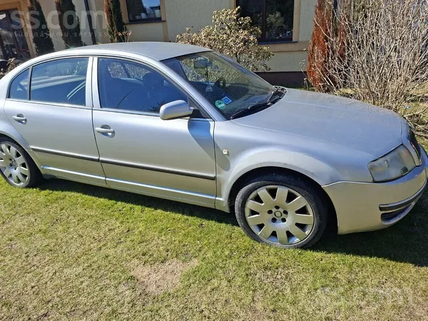 Skoda Izturīga mašīna darbam labā tehniskā stāvoklī ar ā