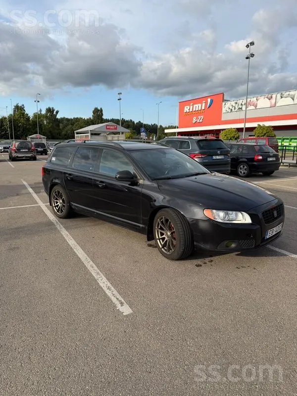 Volvo Pārdodu savu Volvo V70.