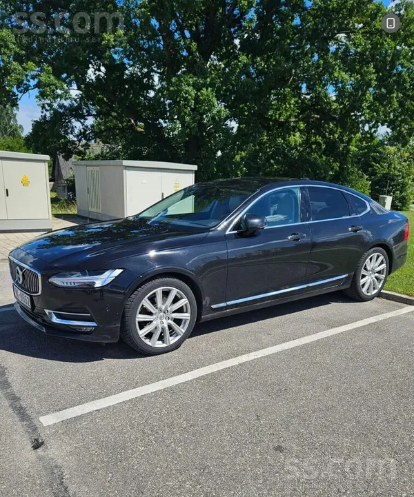 Pārdod limuzīna tipa Volvo S90 ar gaišo ādas salonu un koka apdari. 
Awd (4