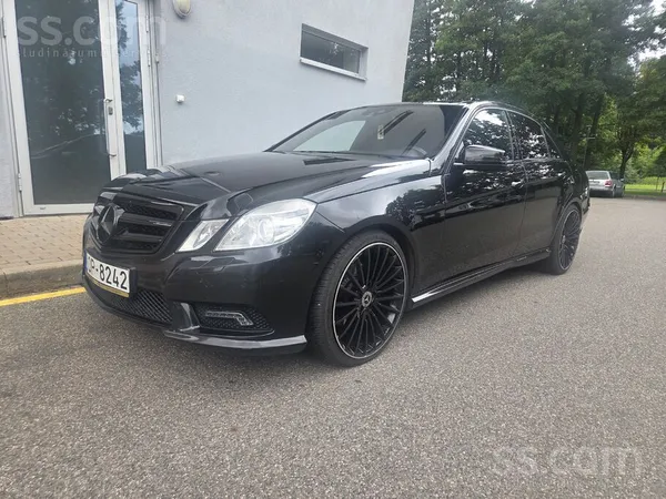 Mercedes 7700€