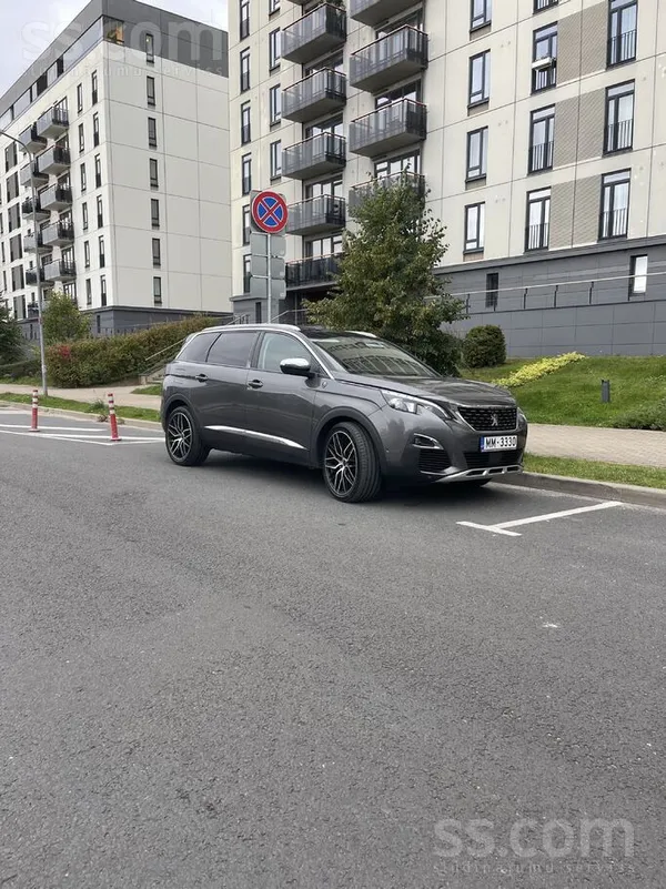 Peugeot Elegants un ietilpīgs 7-vietīgs ģimenes auto. 