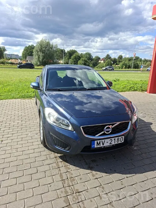 Volvo Pārdodu koptu auto labā tehniskā stāvoklī. Nobrauk