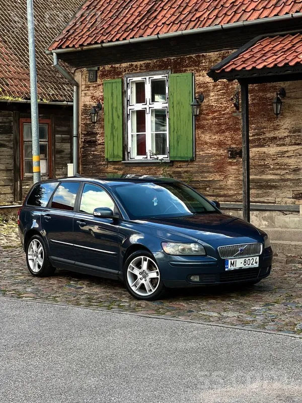 Volvo Saistībā ar jauna auto iegādi pārdodu Volvo V50, 2