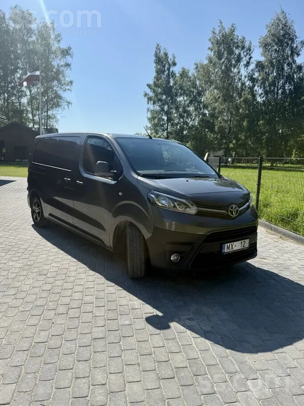 Toyota Pārdodu 2018. gada Toyota Proace. Busiņš ir labā t