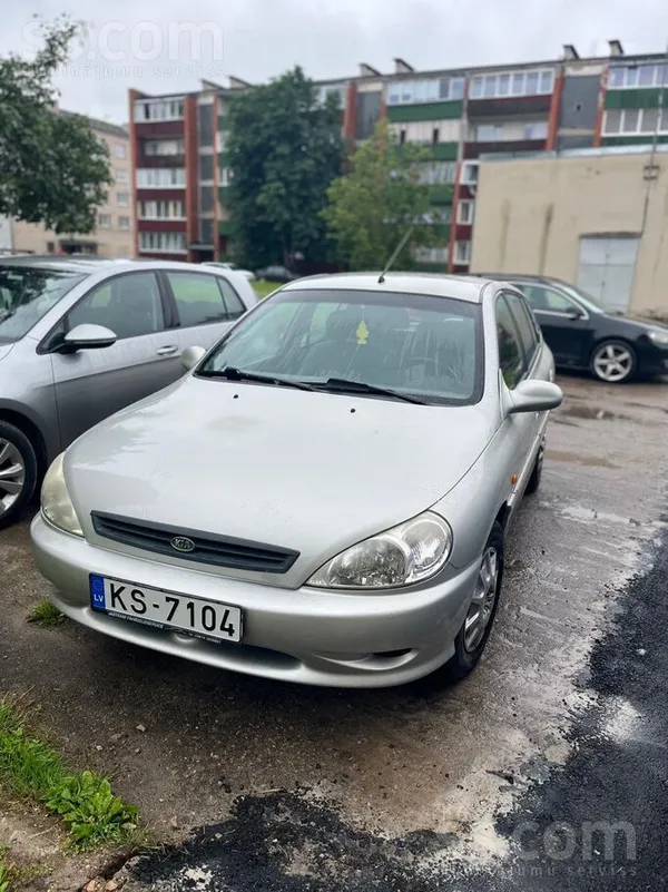 KIA Pārdod Kia Rio 1.5 benzīns (2002)