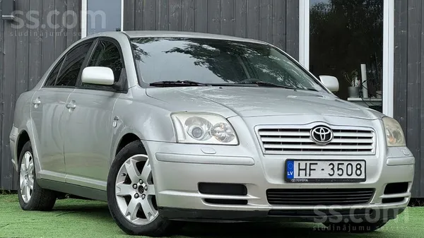 2.0 Dīzelis - D4D. Sedans. Rūc un brauc. 

Auto tehniski ir kārtībā, dzinē