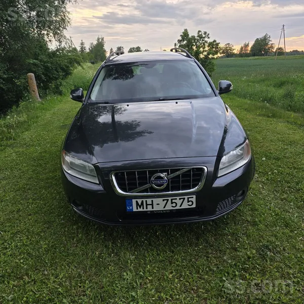 Volvo Labais klasiskais 2.4 d5 120kw dīzelis, svaiga ska