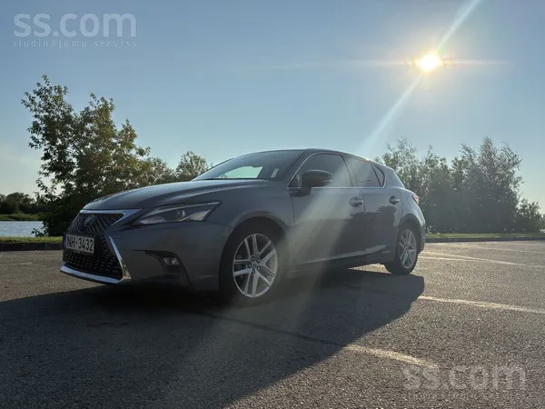 Lexus Pārdod 2021. gada Lexus Ct200H viens no pēdējiem i