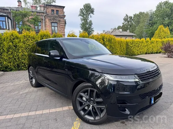 Land-rover Automašīna ir ļoti maz braukta un ideālā stāvoklī.