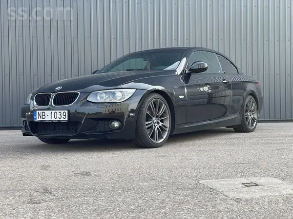 BMW Ja meklē automobili, kas izceļas uz ceļa un vienla