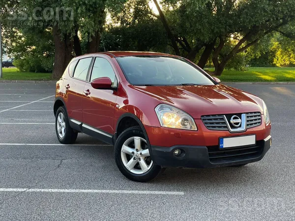 Nissan Auto ir labā tehniskā un vizuālā stāvoklī. Ar auto