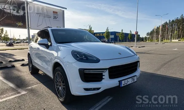 Продаётся ухоженный Porsche Cayenne S E-Hybrid Platinum Edition в цвете Whit