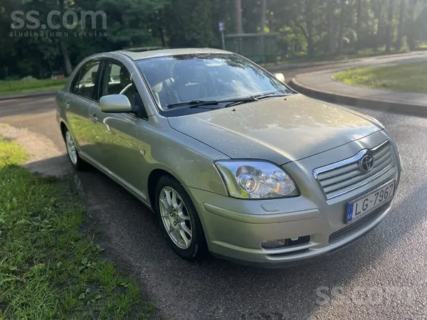 Toyota Tehniskais stāvoklis labs, ir sīki vizuāli defekti