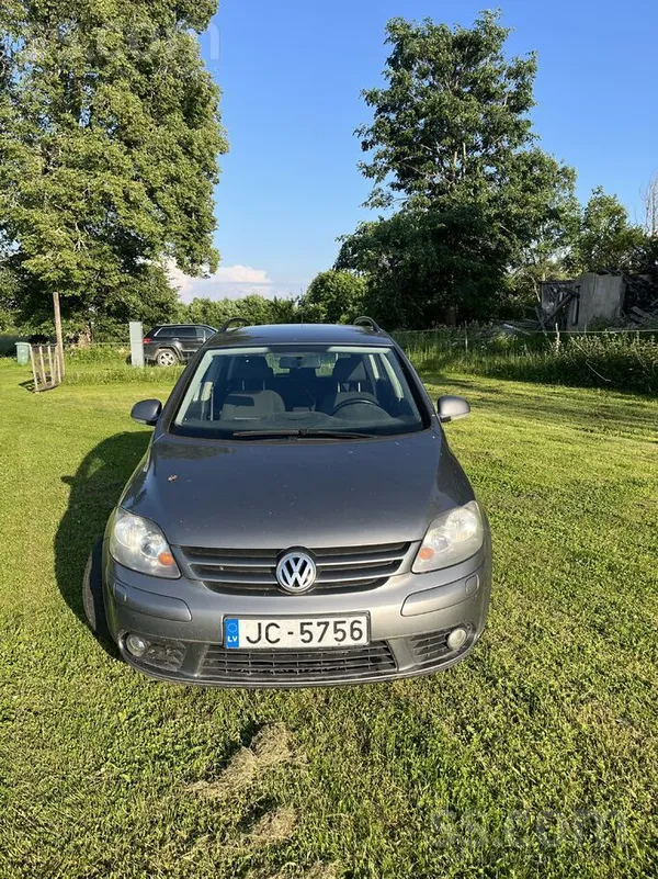 Volkswagen Pārdod 2007. gada Golf Plus. 