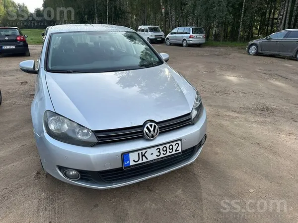 Volkswagen Pardodas auto ar virsbuves defektu pec nelielas av