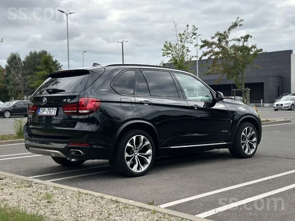 BMW Individual BMW X5 xDrive40e iPerformance, pie dīle
