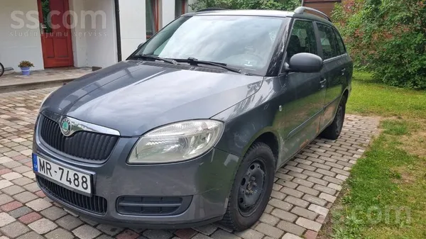 Skoda Pagaidu skate. Jāmaina galvas blīve. Slieksnī caur